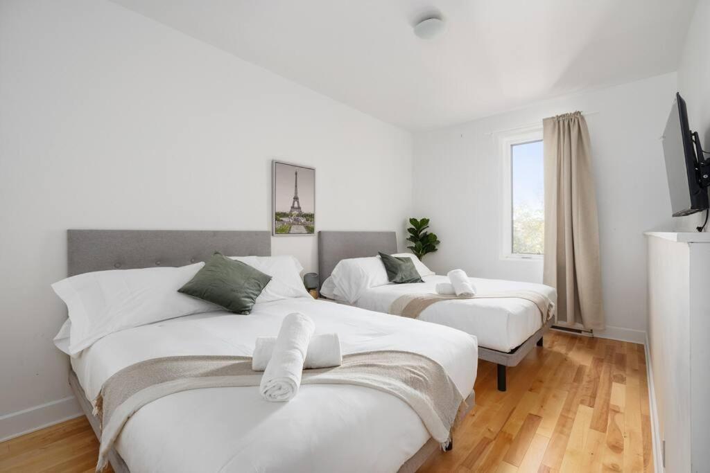 Chic Mile-End 3Br Getaway - Free Parking, Sleeps 8 Lejlighed Montréal Eksteriør billede