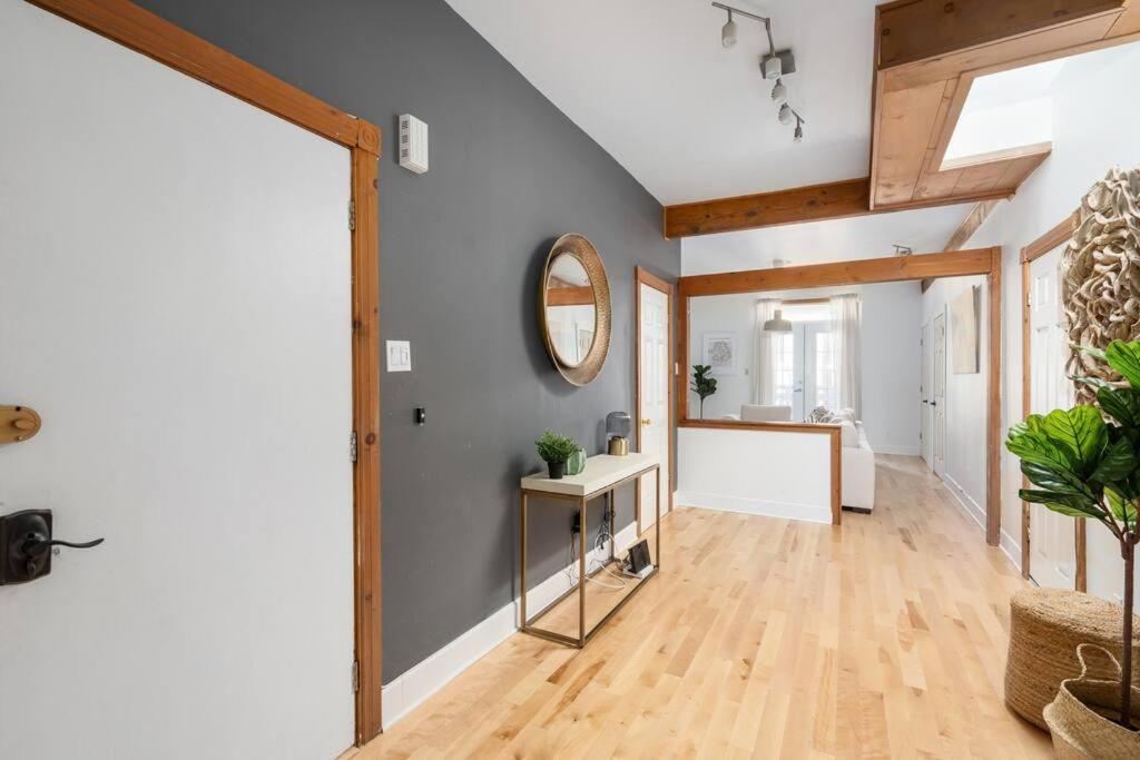 Chic Mile-End 3Br Getaway - Free Parking, Sleeps 8 Lejlighed Montréal Eksteriør billede