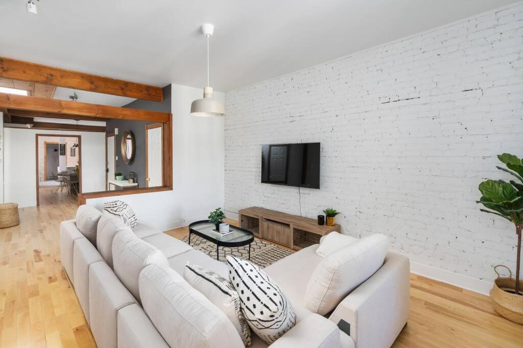 Chic Mile-End 3Br Getaway - Free Parking, Sleeps 8 Lejlighed Montréal Eksteriør billede