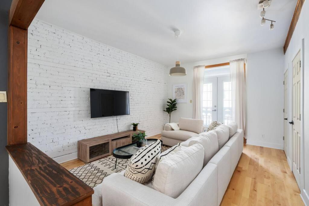 Chic Mile-End 3Br Getaway - Free Parking, Sleeps 8 Lejlighed Montréal Eksteriør billede