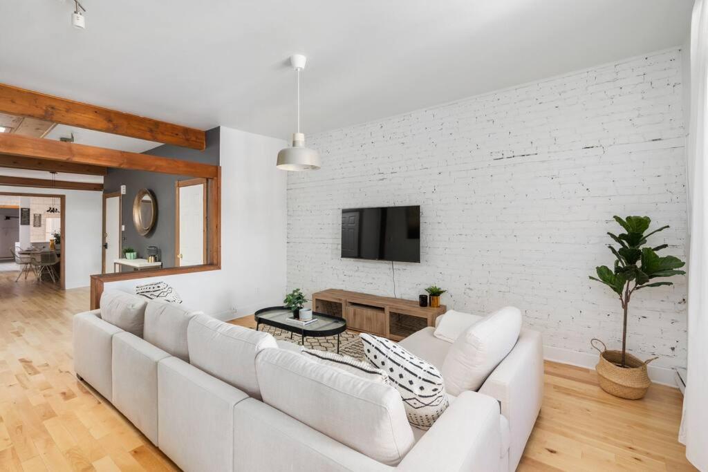 Chic Mile-End 3Br Getaway - Free Parking, Sleeps 8 Lejlighed Montréal Eksteriør billede