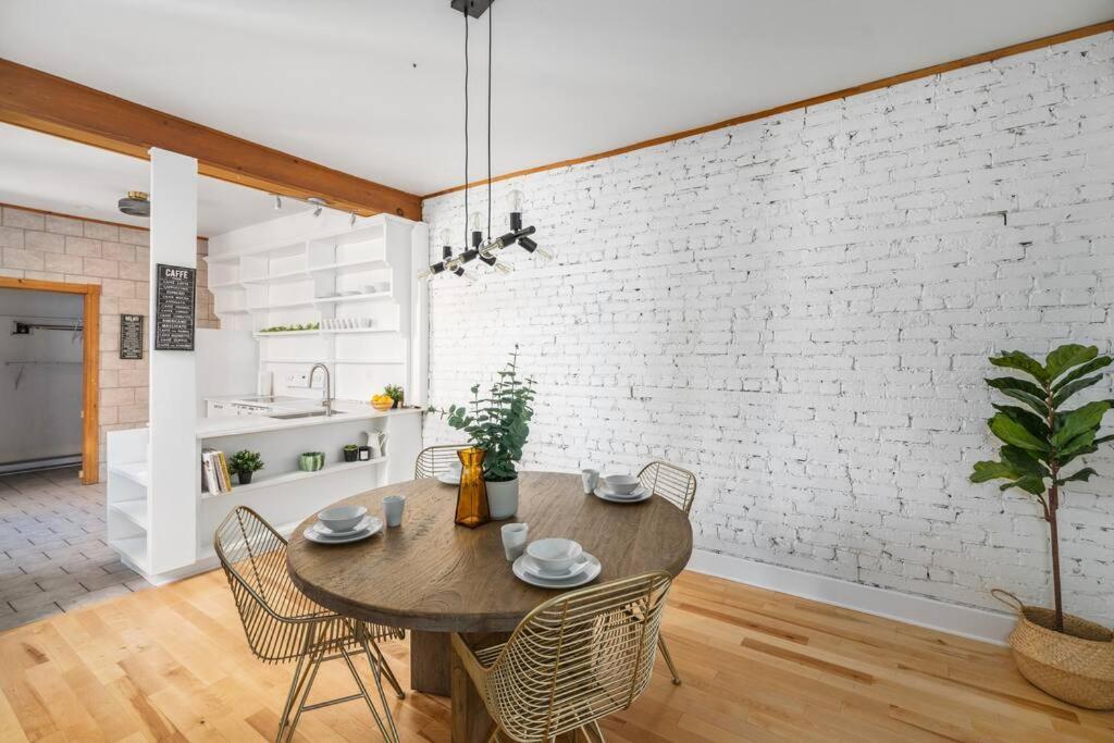 Chic Mile-End 3Br Getaway - Free Parking, Sleeps 8 Lejlighed Montréal Eksteriør billede