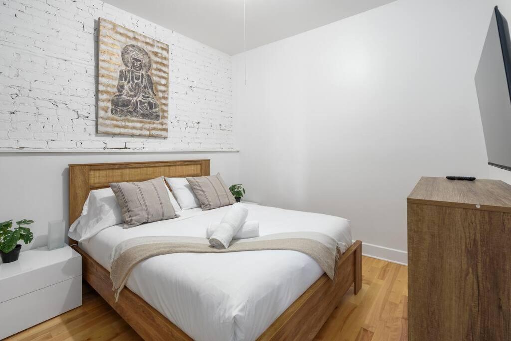 Chic Mile-End 3Br Getaway - Free Parking, Sleeps 8 Lejlighed Montréal Eksteriør billede