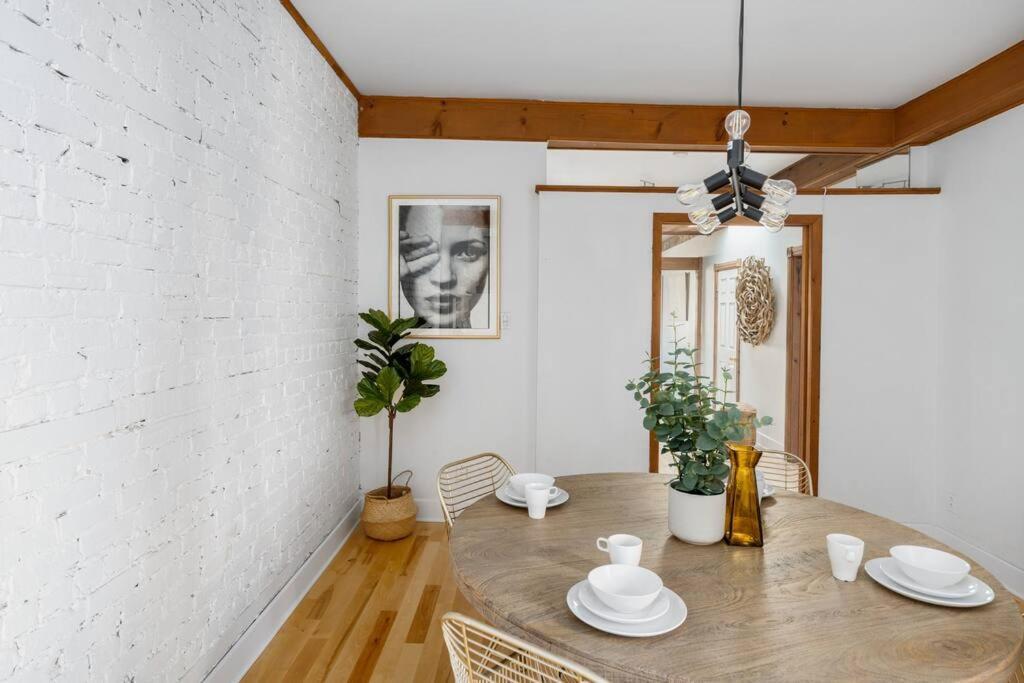 Chic Mile-End 3Br Getaway - Free Parking, Sleeps 8 Lejlighed Montréal Eksteriør billede