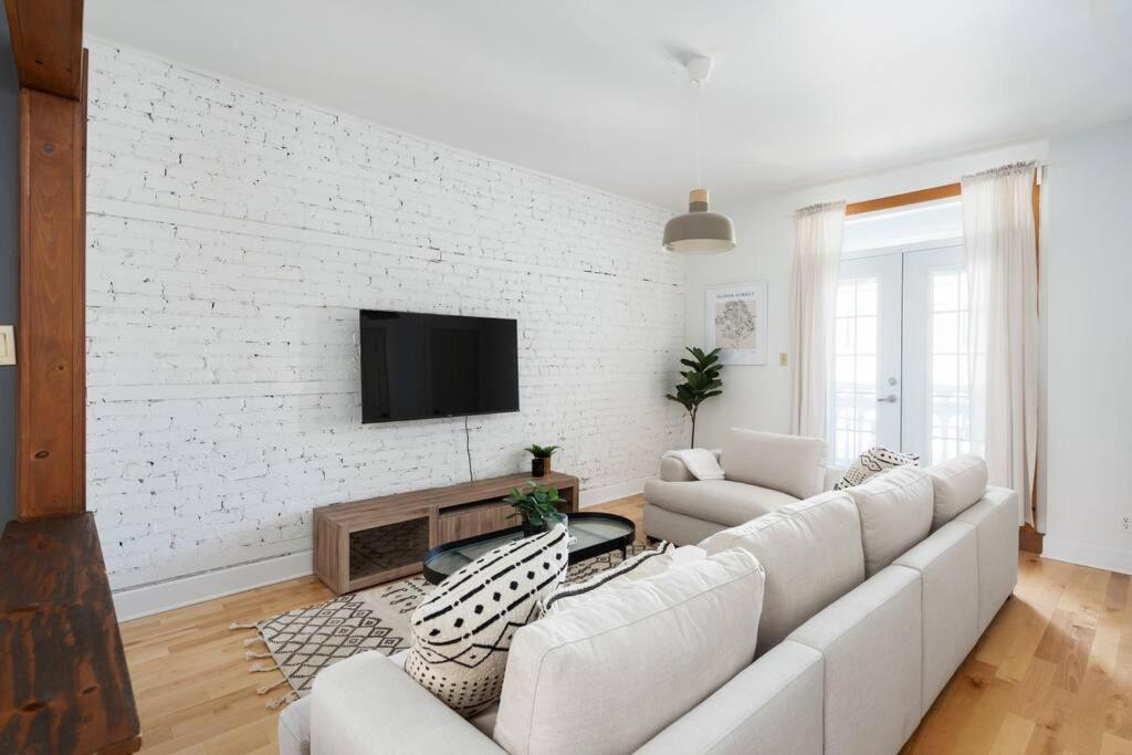 Chic Mile-End 3Br Getaway - Free Parking, Sleeps 8 Lejlighed Montréal Eksteriør billede